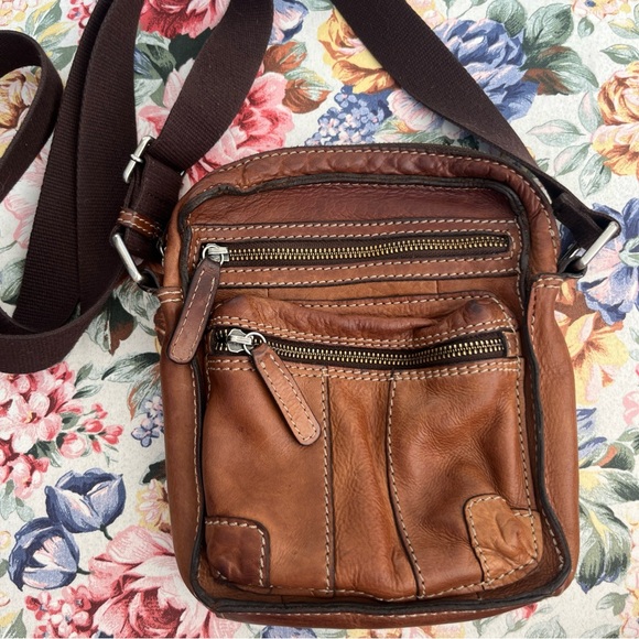 Leather Crossbody Purse zipper top 5 Pocket Supple Leather 9x8x2 - Picture 1 of 11